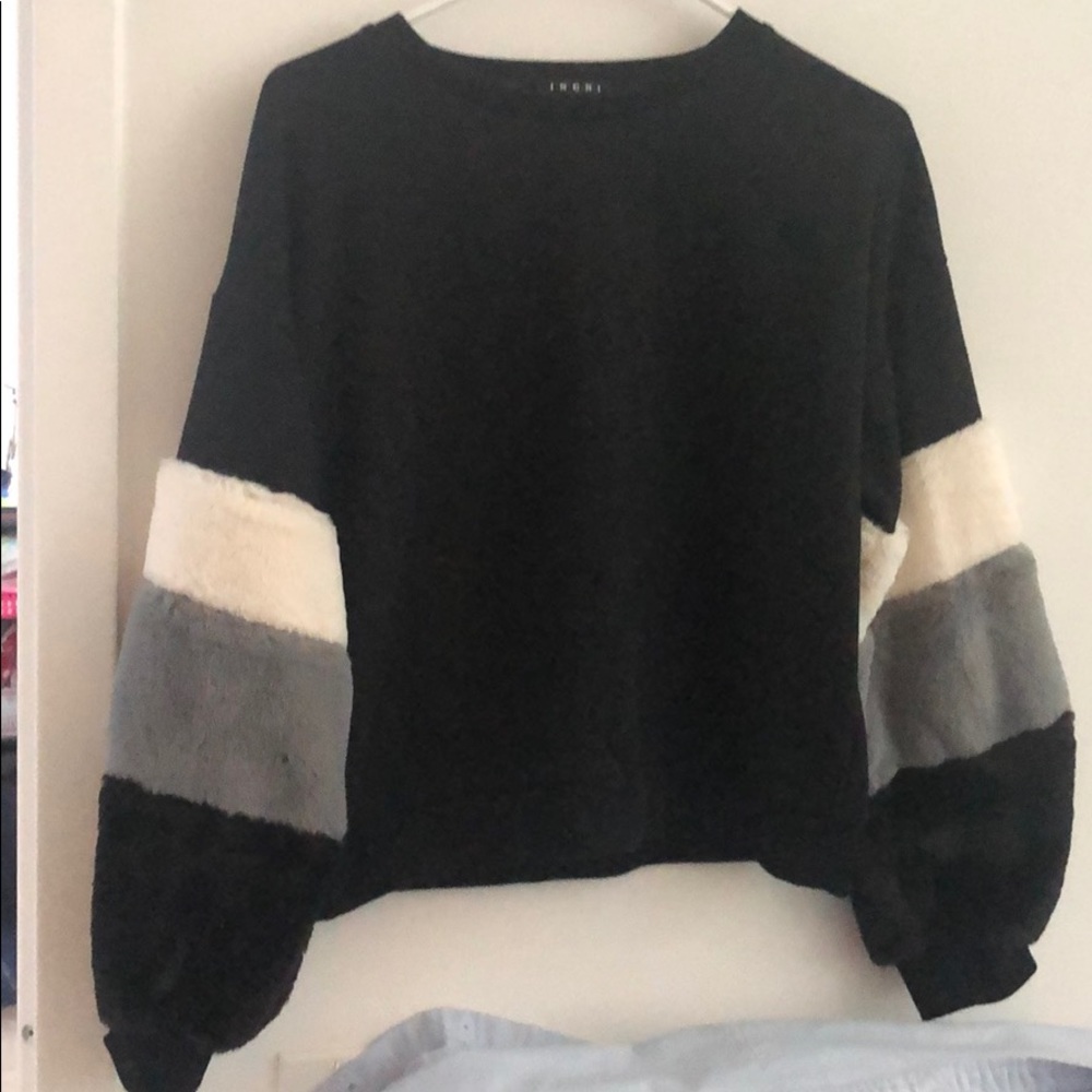 Cute Sweatshirt with fluffy sleeve